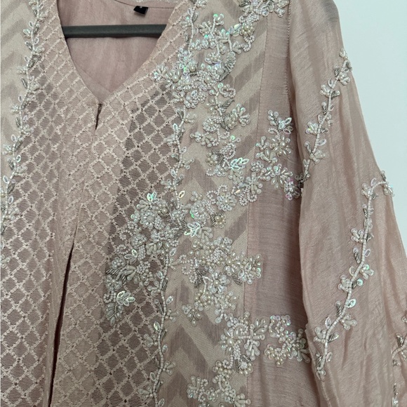 Elegant light pink 4piece outfit
Designer: Mubashira Usman - Picture 2 of 6